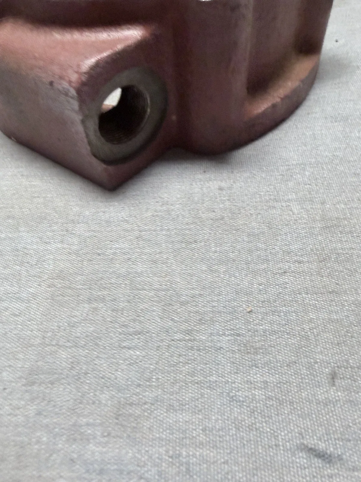 NOS OEM FORD D4HZ-7085- A shaft bearing retainer HEAVY TRUCK image 4