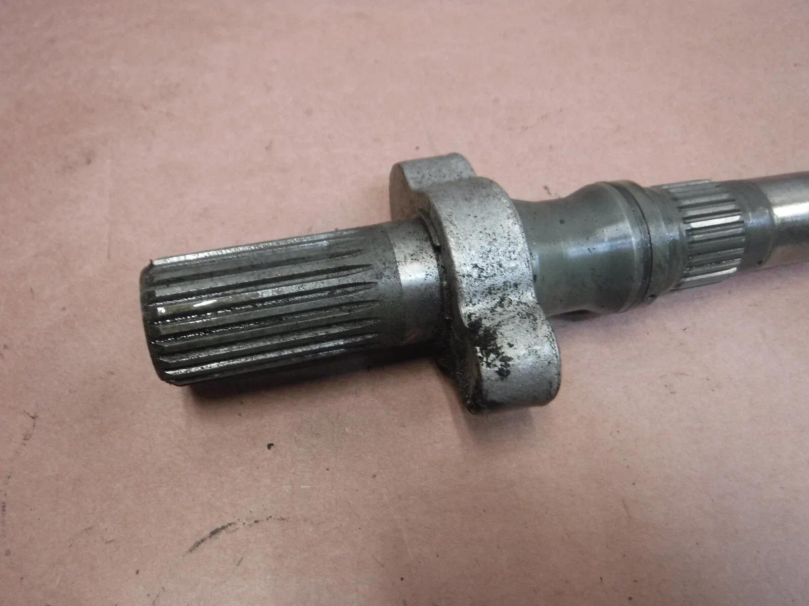 Jeep Cherokee 1991-1996 AW4 Automatic Transmission Output  Tail Shaft 4.0 4WD 23 image 2