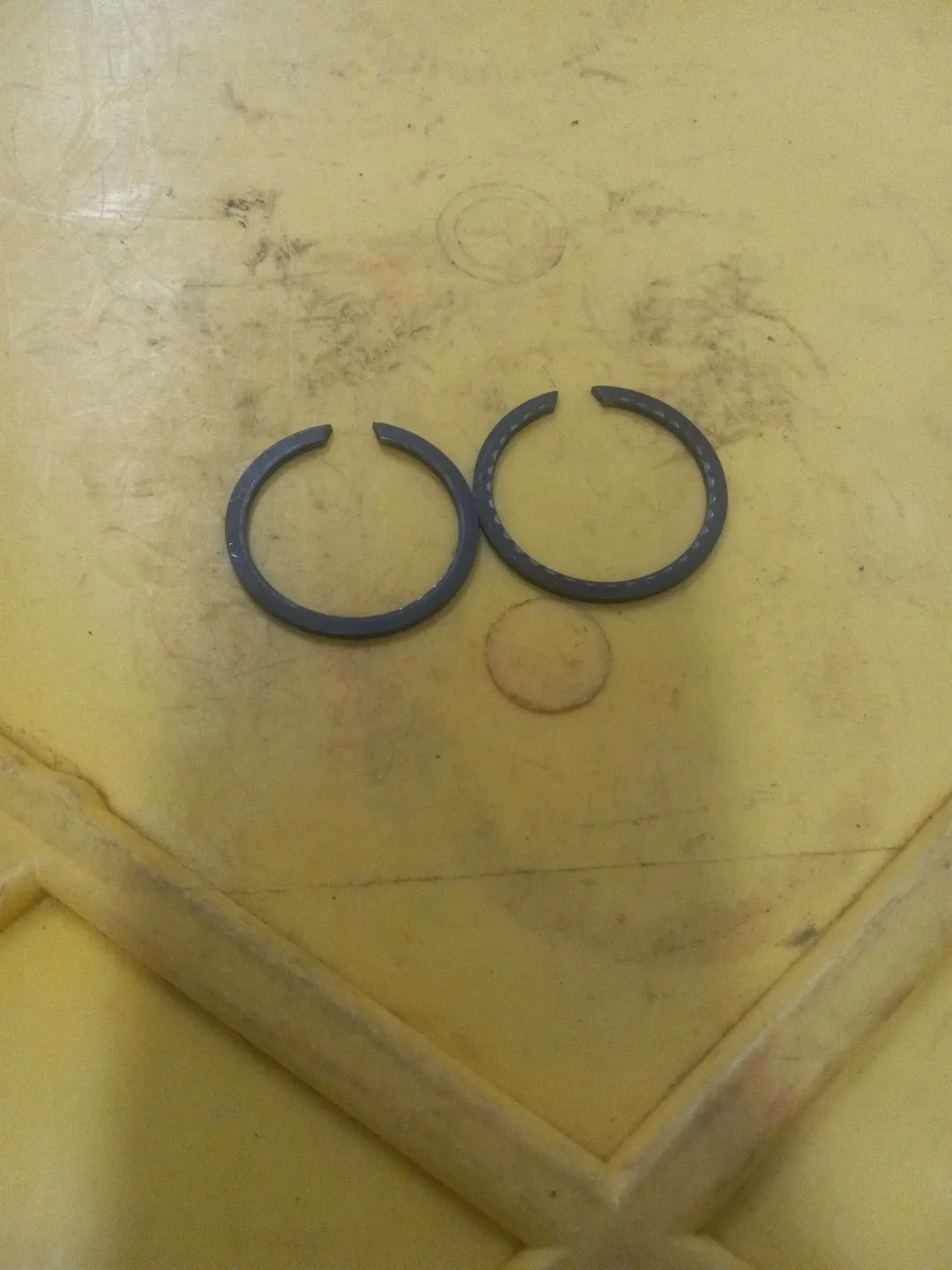 USED C-6 INTERNAL OUTPUT SHAFT SNAP RINGS image 3