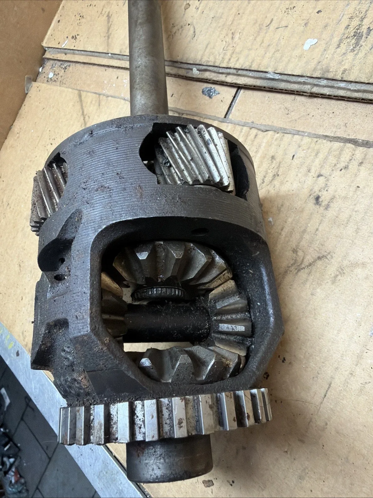 GM Transmission Differential Assembly With Output Shaft 24213469 image 4