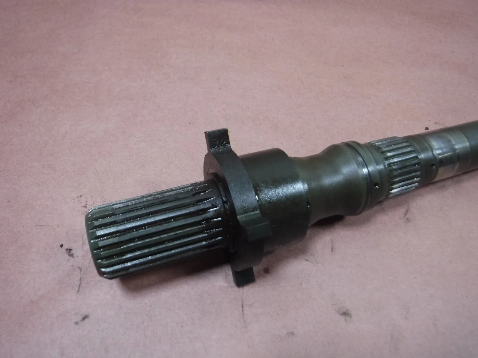 Jeep Cherokee 1998-2001 4.0 6 Cyl AW4 Automatic Transmission Output Tail Shaft image 2