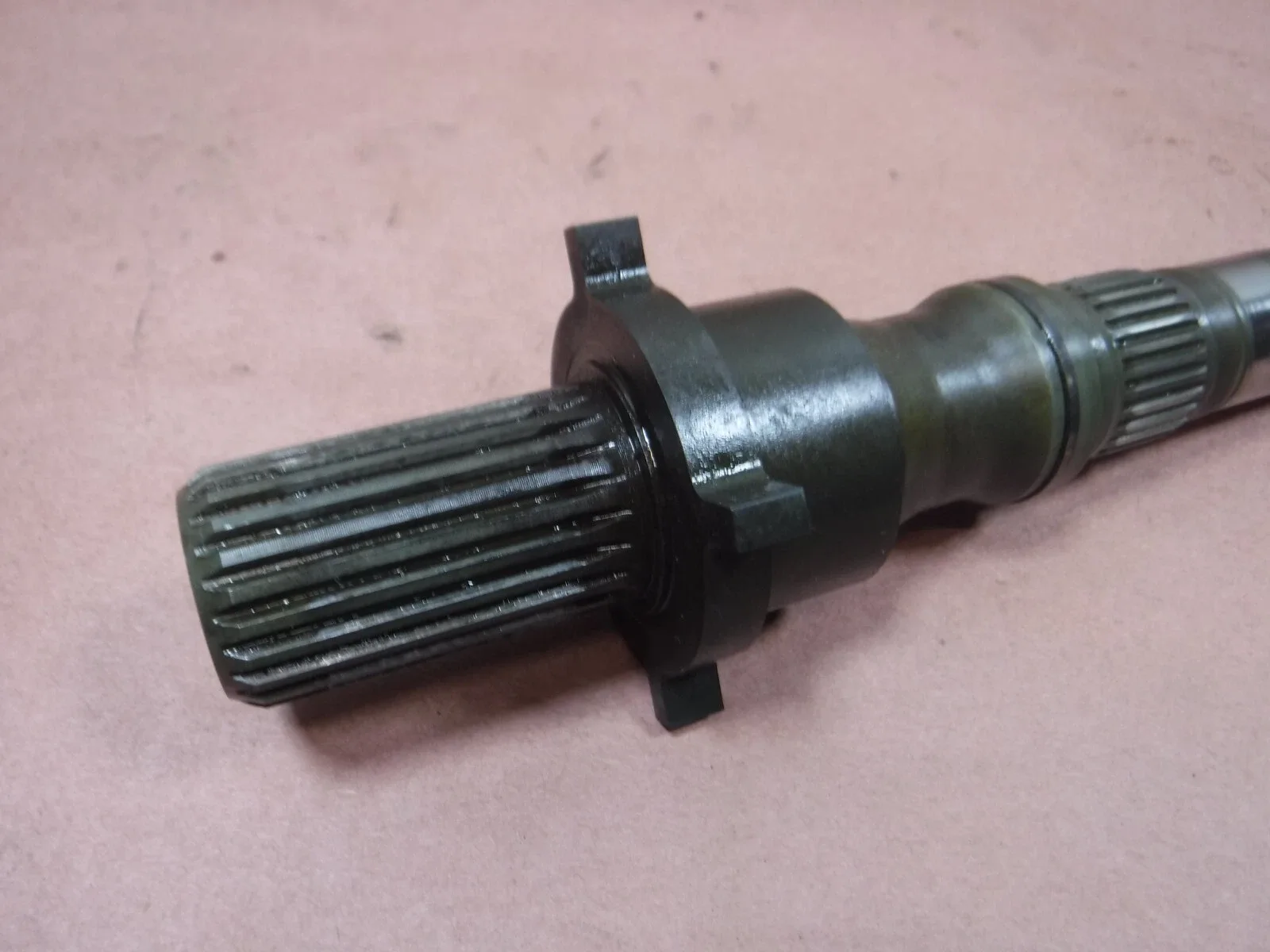 Jeep Cherokee 1998-2001 4.0 6 Cyl AW4 Automatic Transmission Output Tail Shaft image 4