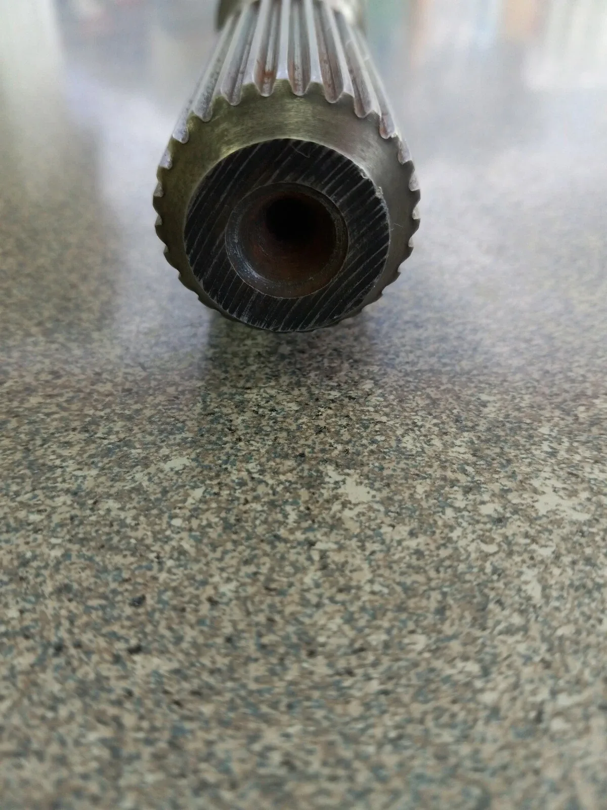 700 R4 4x4 Output Shaft Used 13 1/4 Inch Longq image 3