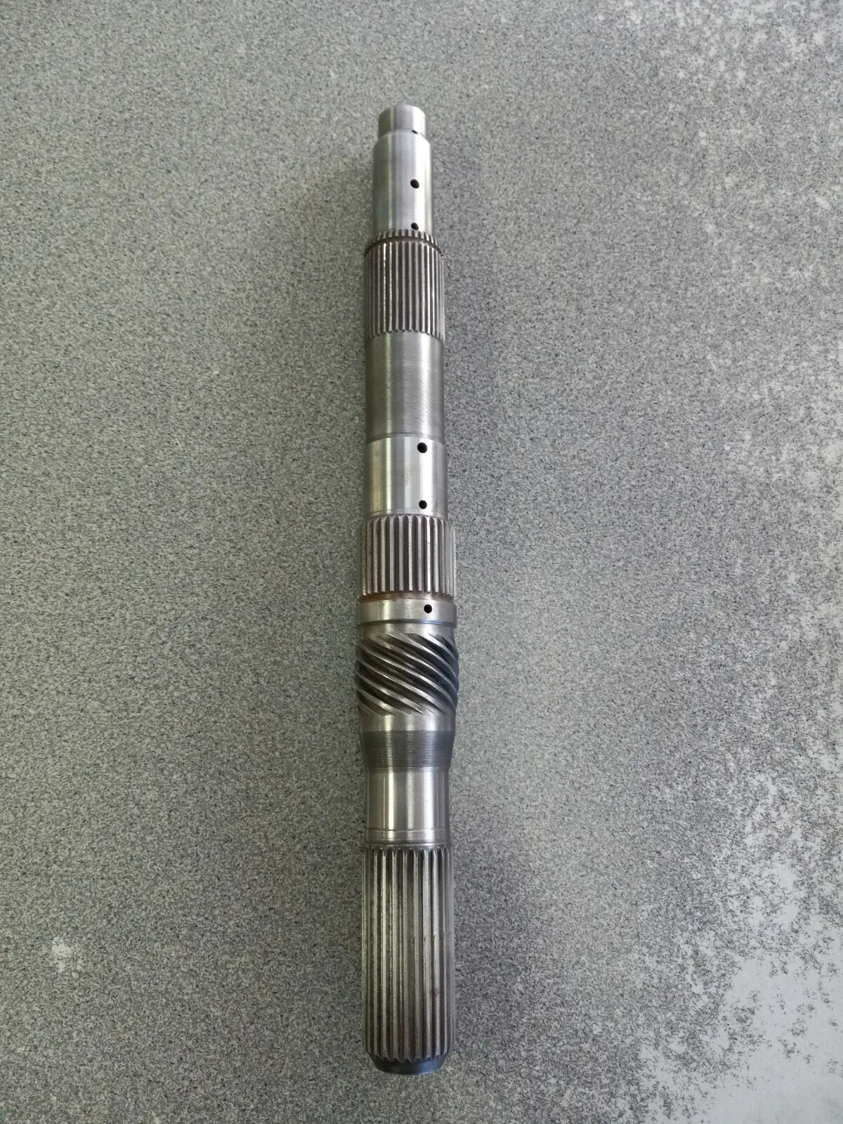 700 R4 4x4 Output Shaft Used 13 1/4 Inch Longq