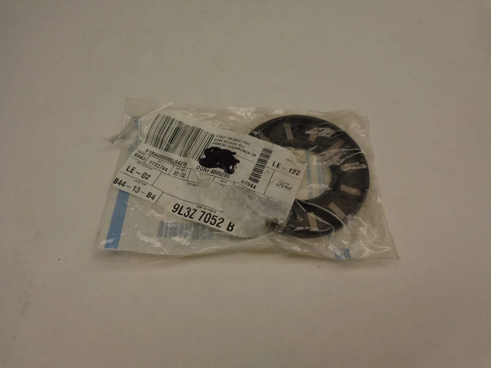 FORD 9L3Z-7052-B Auto Transmission Output Shaft Seal F150 150 6 spd 4WD OEM NOS image 2