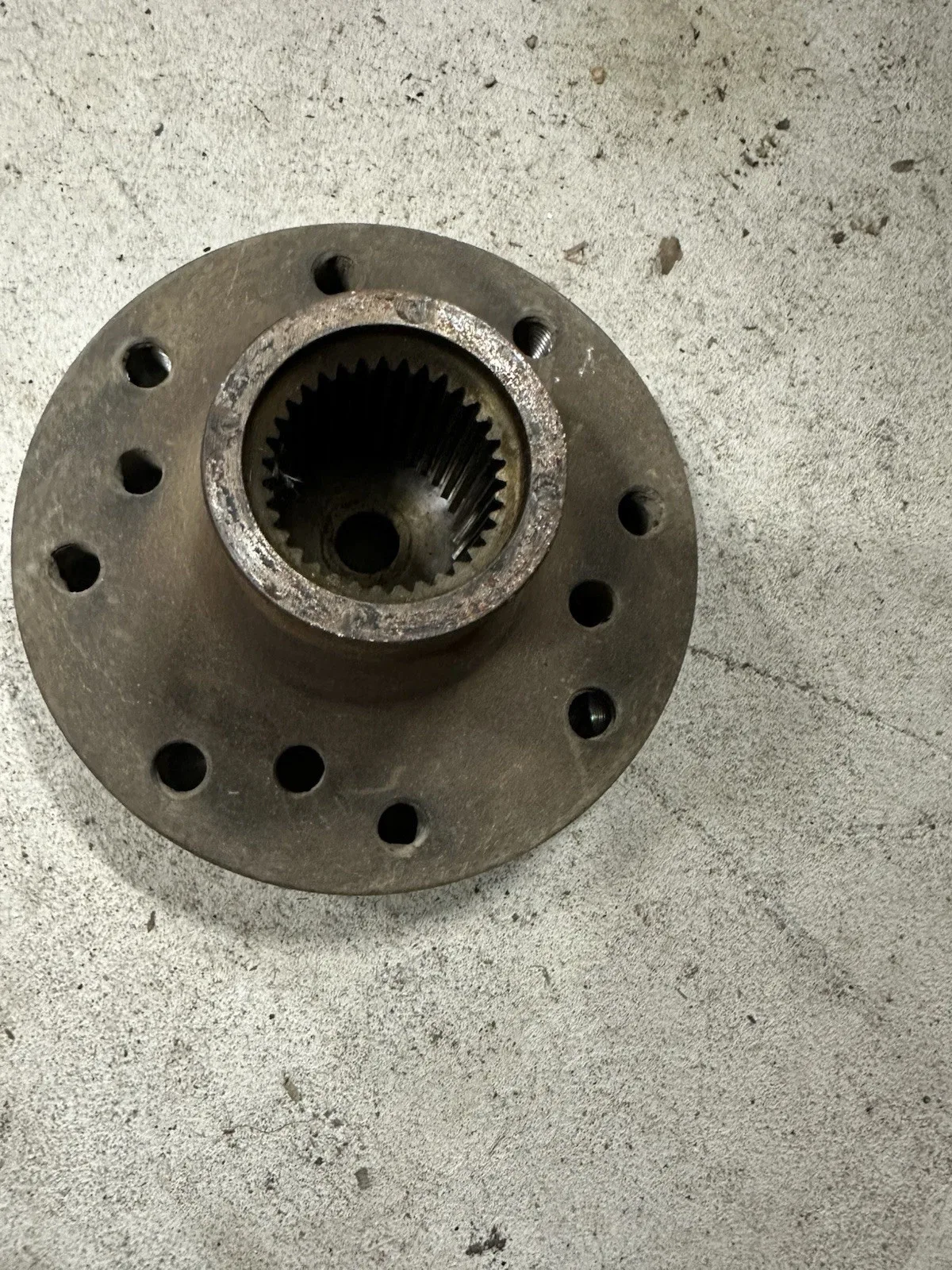 03-10 Ford F250 F350 2WD Auto Trans 5R110 Output Shaft Driveshaft Flange Oem image 2