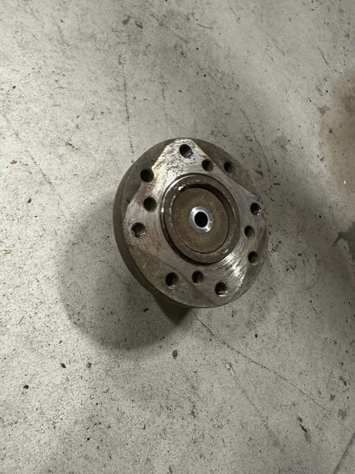 03-10 Ford F250 F350 2WD Auto Trans 5R110 Output Shaft Driveshaft Flange Oem