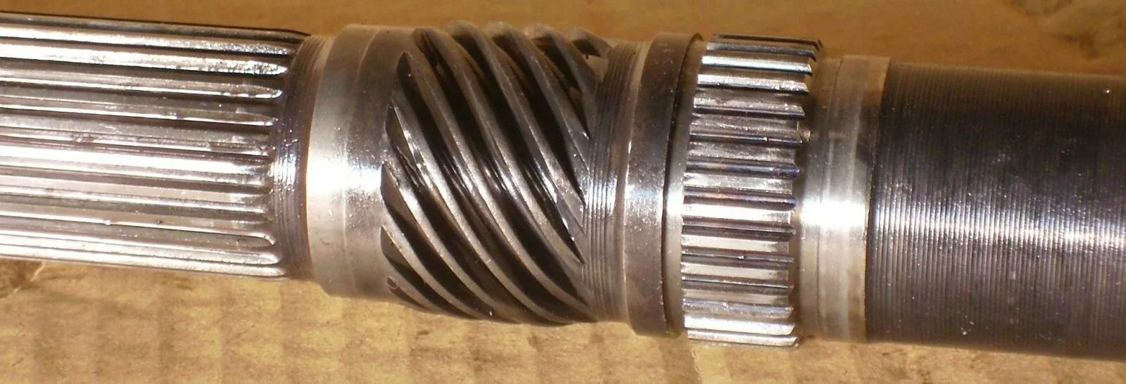 GM TH 2004R Transmission Out Put Shaft - image 2