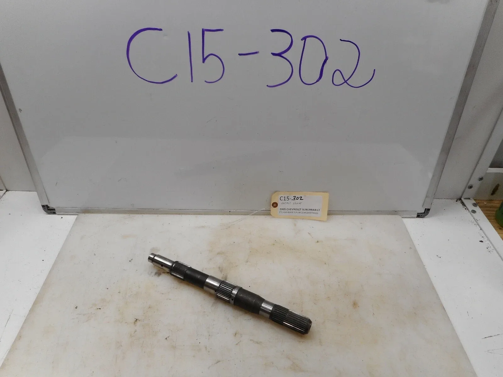 2005 CHEVY SUBURBAN OUTPUT SHAFT image 2