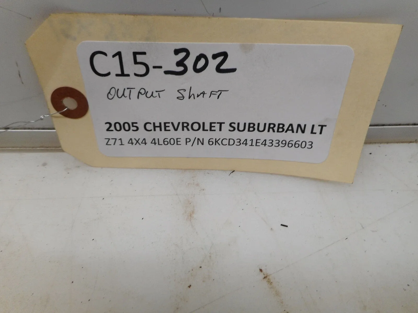 2005 CHEVY SUBURBAN OUTPUT SHAFT image 3