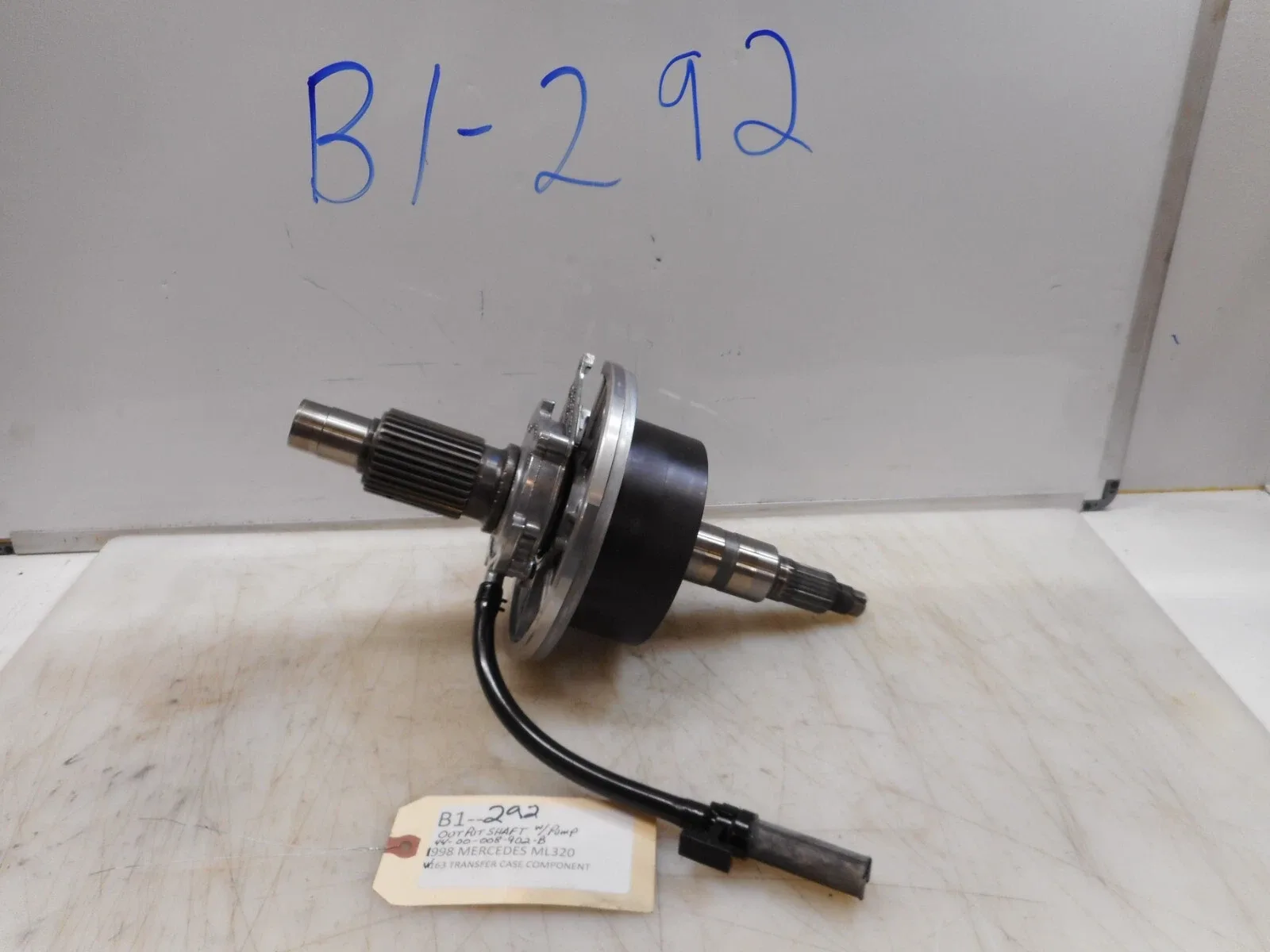 1998 MERCEDES ML320 OUTPUT SHAFT W/ PUMP 4400008902B image 2