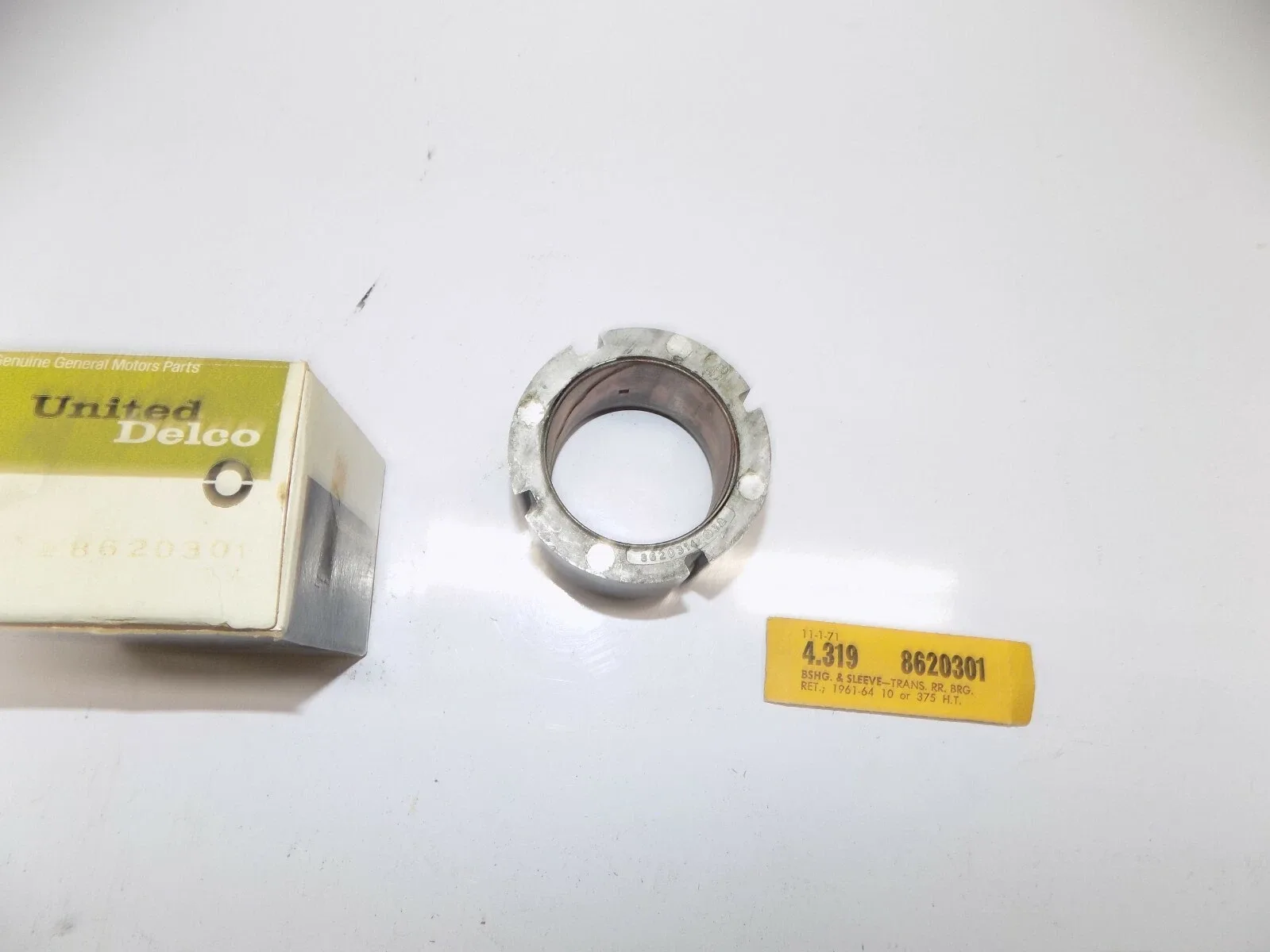1961-64 PONTIAC CATALINA GRAND PRIX NOS GM TRANS BUSHING RETAINER 8620301 image 3