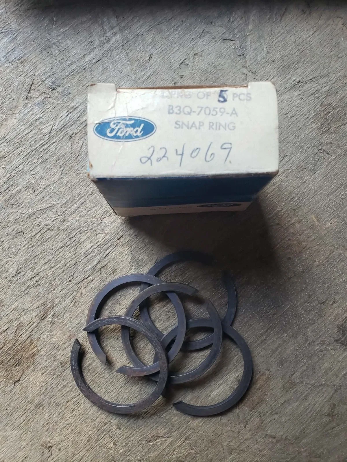UNUSED OEM FORD MANUAL TRANSMISSION OUTPUT SHAFT SNAP RINGS B3Q-7059-A CLARK image 2