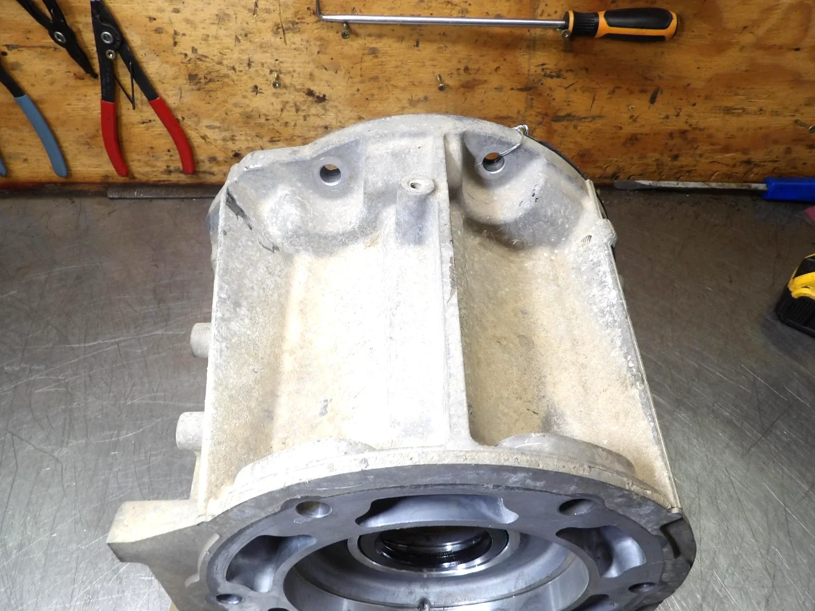 Jeep   42RLE  Automatic Transmission  "  4X4 Output Housing  "  Very Good image 3