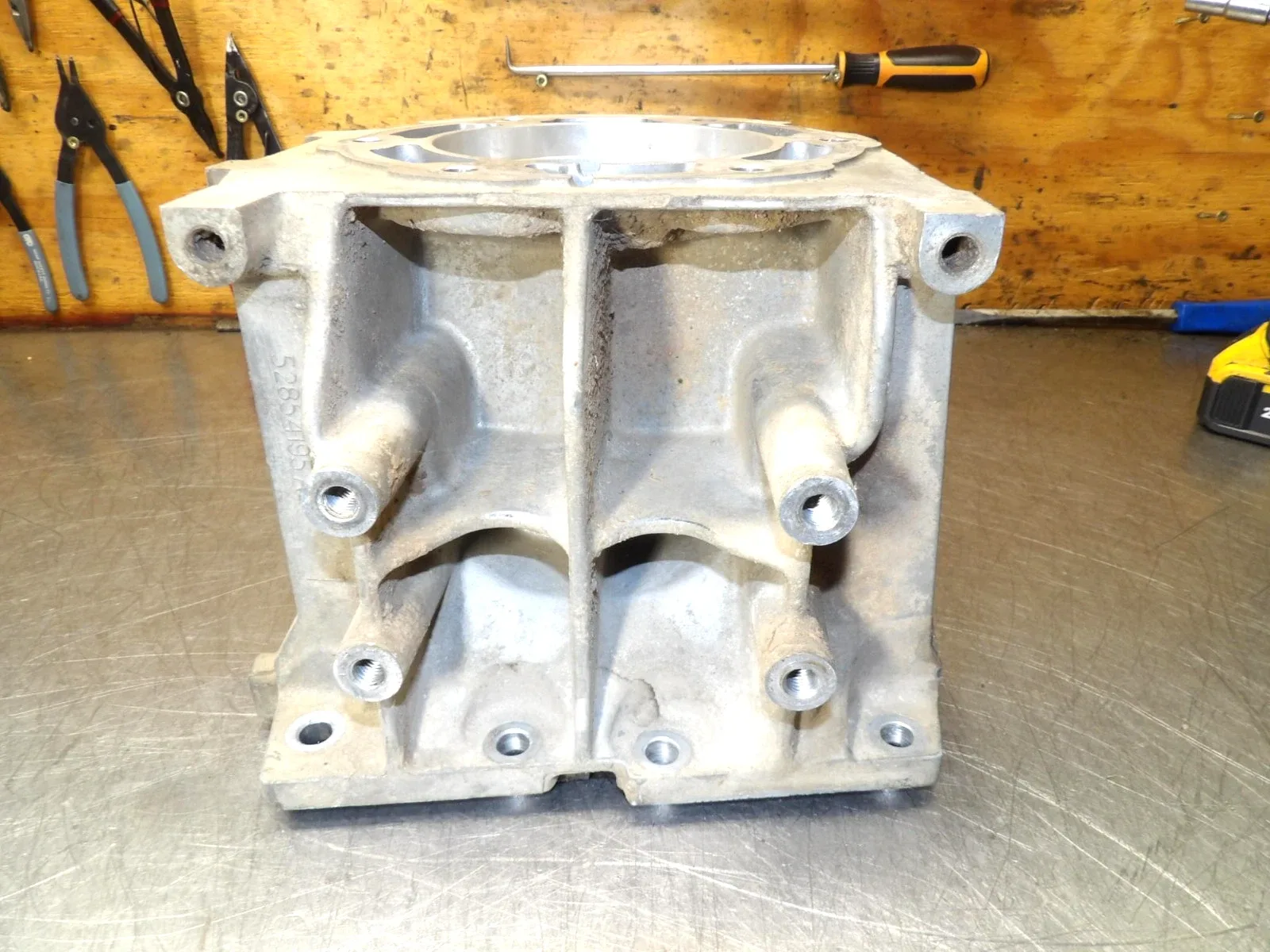 Jeep   42RLE  Automatic Transmission  "  4X4 Output Housing  "  Very Good image 4