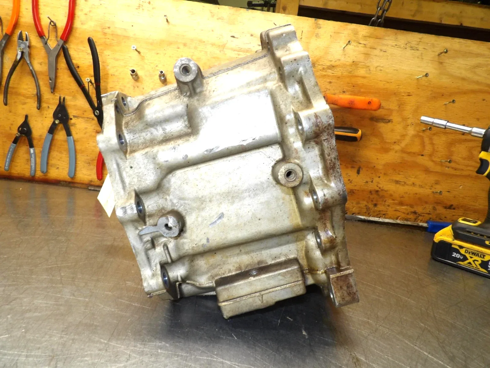 Nissan  RE 5R05A   Automatic Transmission  "  4X4 Output Housing  "  Very Good image 2