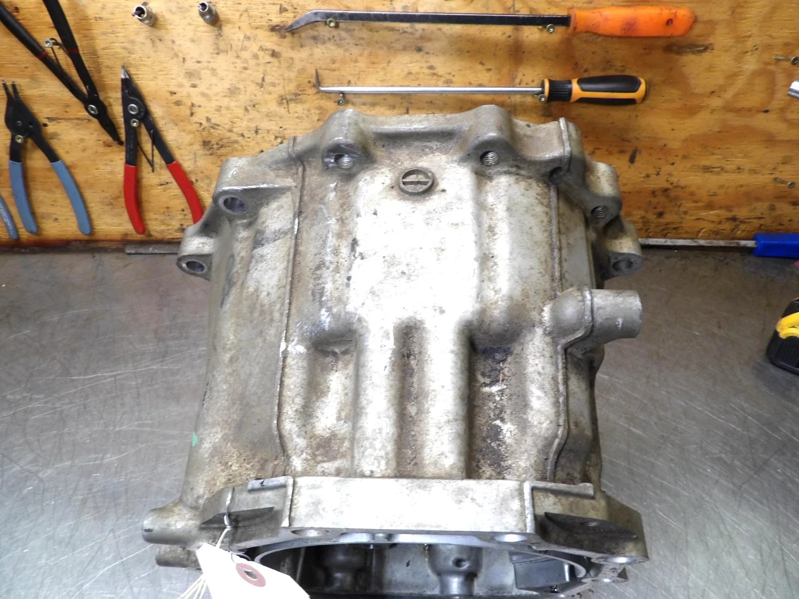 Nissan  RE 5R05A   Automatic Transmission  "  4X4 Output Housing  "  Very Good image 3