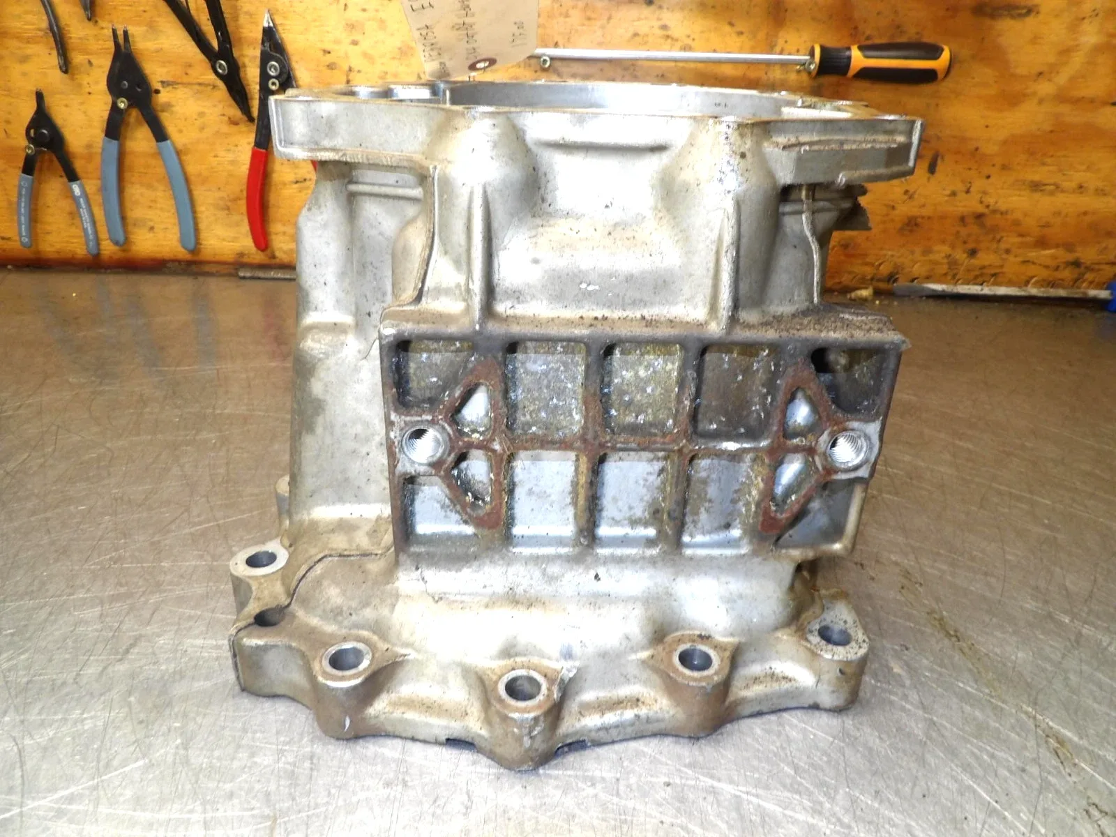 Nissan  RE 5R05A   Automatic Transmission  "  4X4 Output Housing  "  Very Good image 4