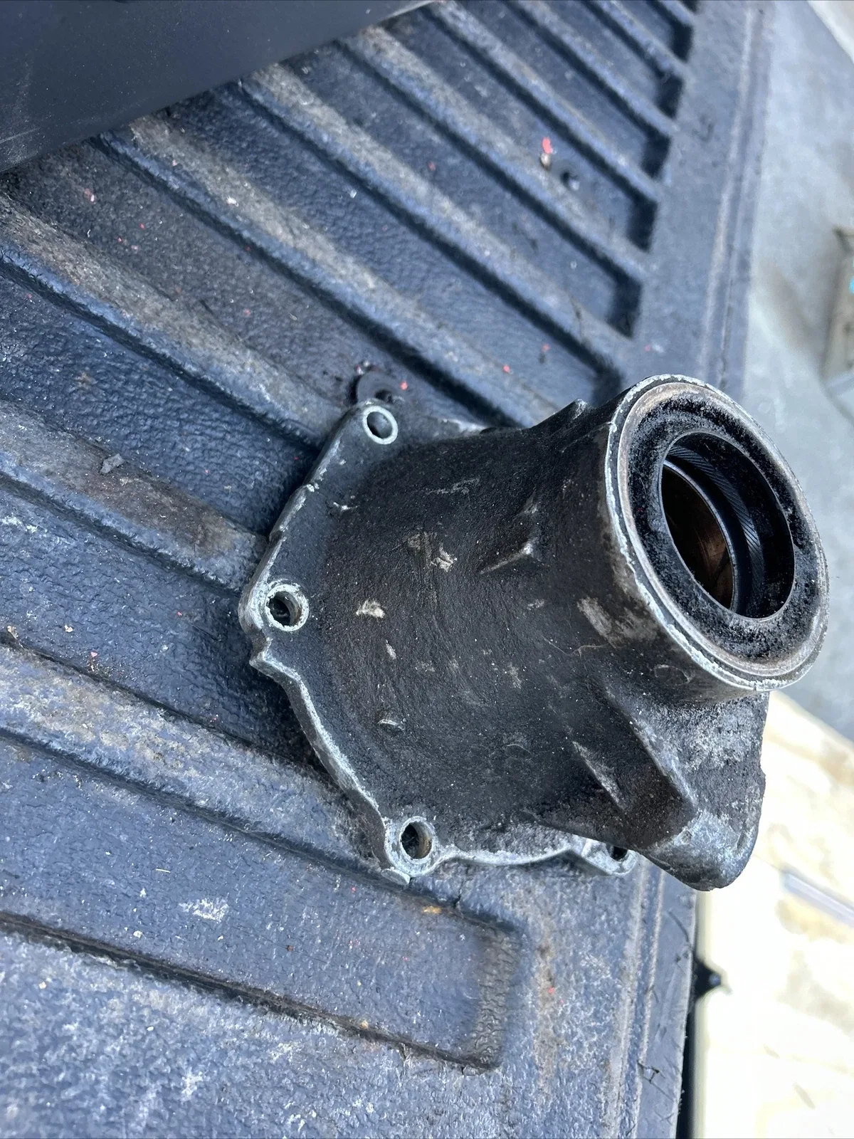 TH400 Tail Shaft Housing 8624486 Turbo 400 4 Inch Short Tail Housing ORIGINAL GM image 3