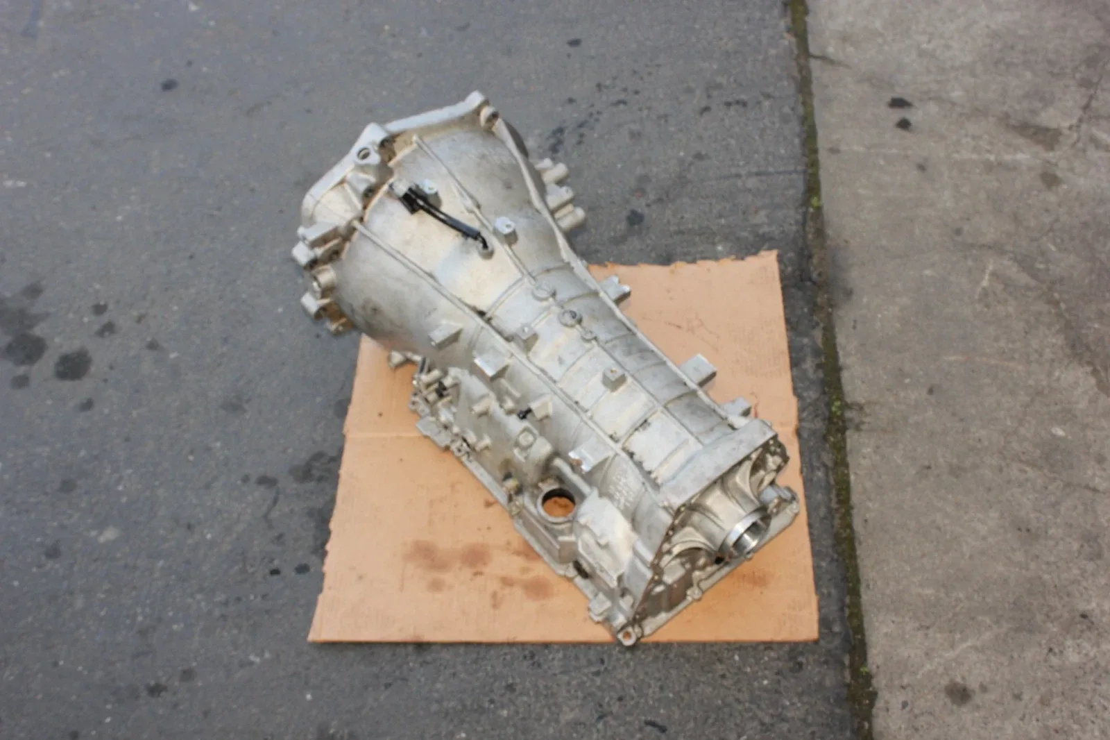 OEM 2021 HYNNDAI GENESIS G80 A8LR1 TRANSMISSION HOUSING CASE 45241-47350 image 2