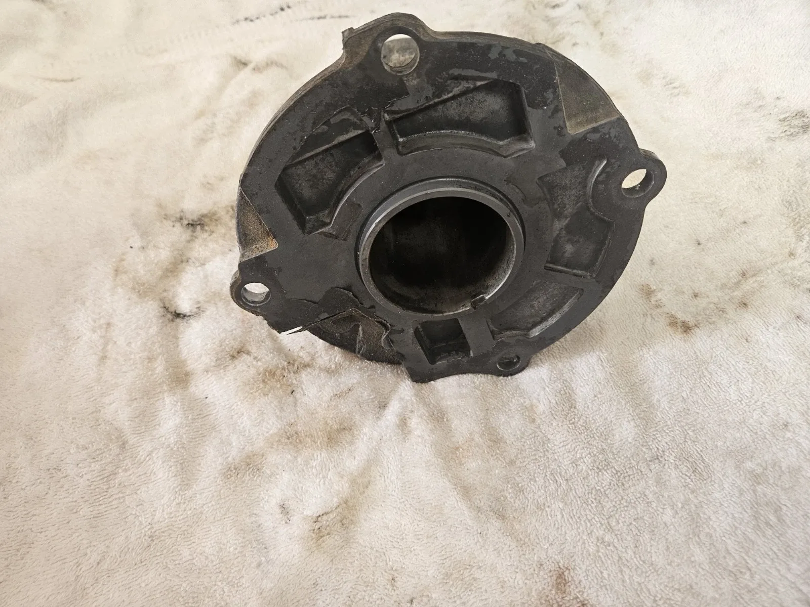 Ford BW1356 Transfer Case Tail Housing without Speedo Hole image 3