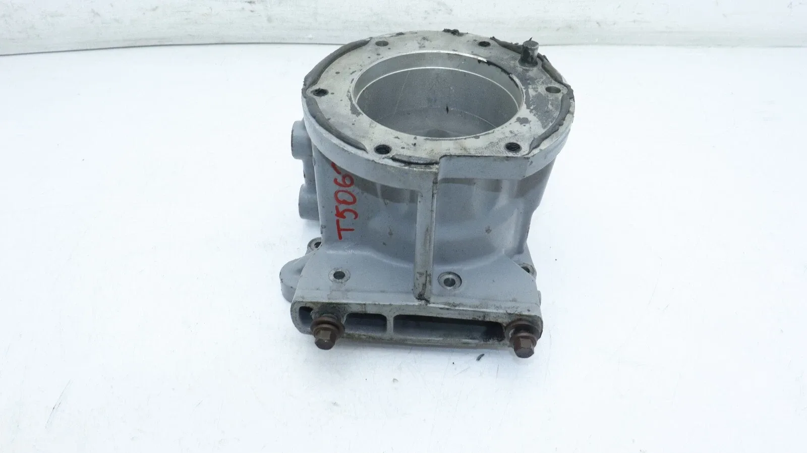 04 FORD F150 5.4 A/T 4x4 TRANSMISSION TAIL TRANSFER CASE ADAPTER HOUSNG T5062 image 3