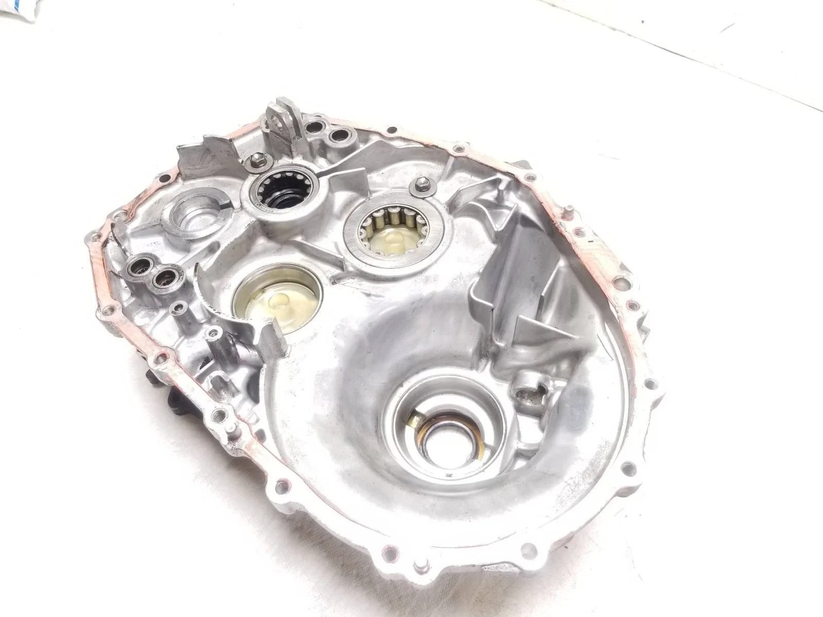 2014 - 2016 Kia Soul Automatic Transmission Bell Housing OEM image 2