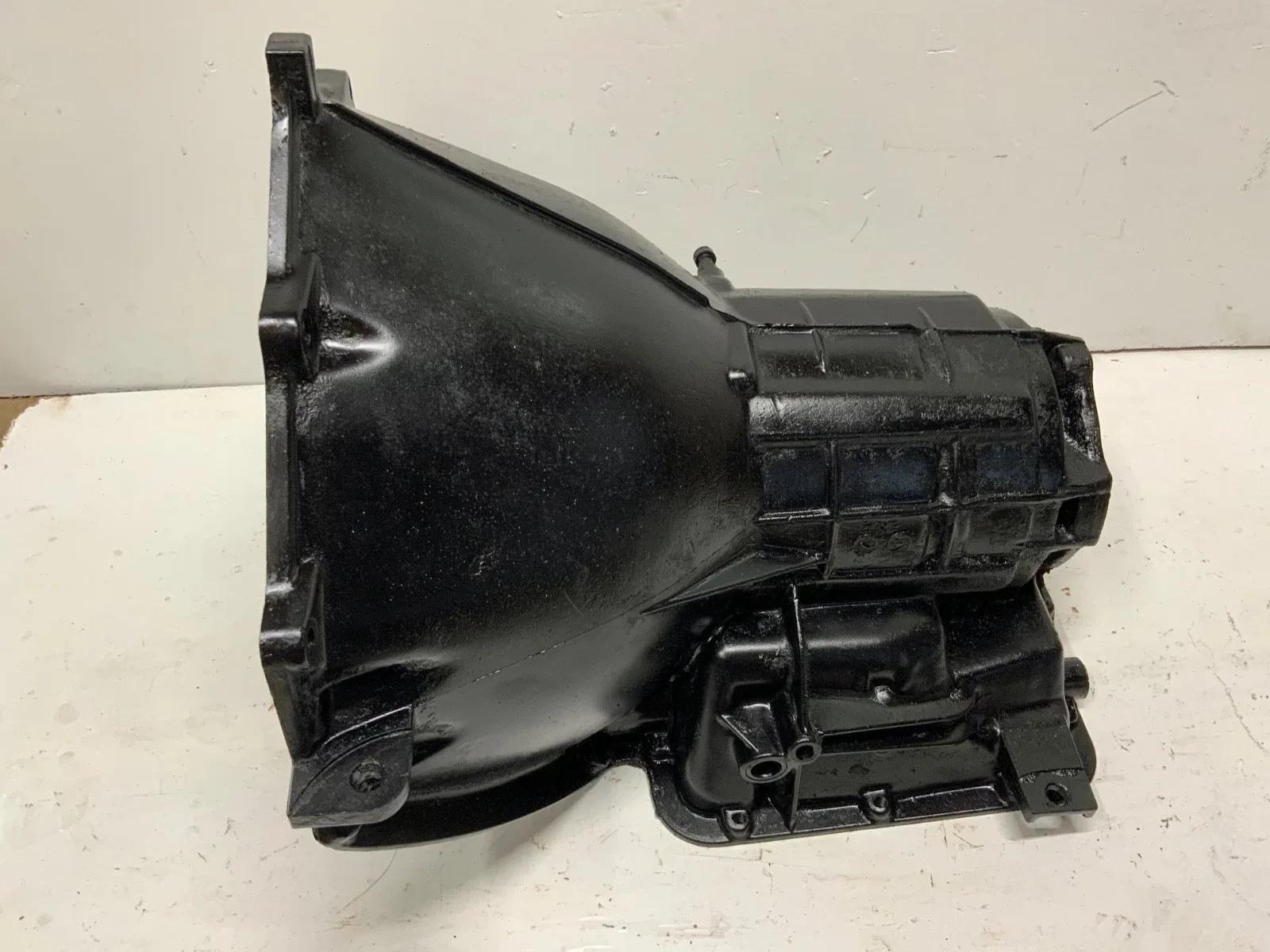 POWERGLIDE AUTOMATIC TRANSMISSION EMPTY MAIN HOUSING CASE ALUMINUM CHEVROLET image 2
