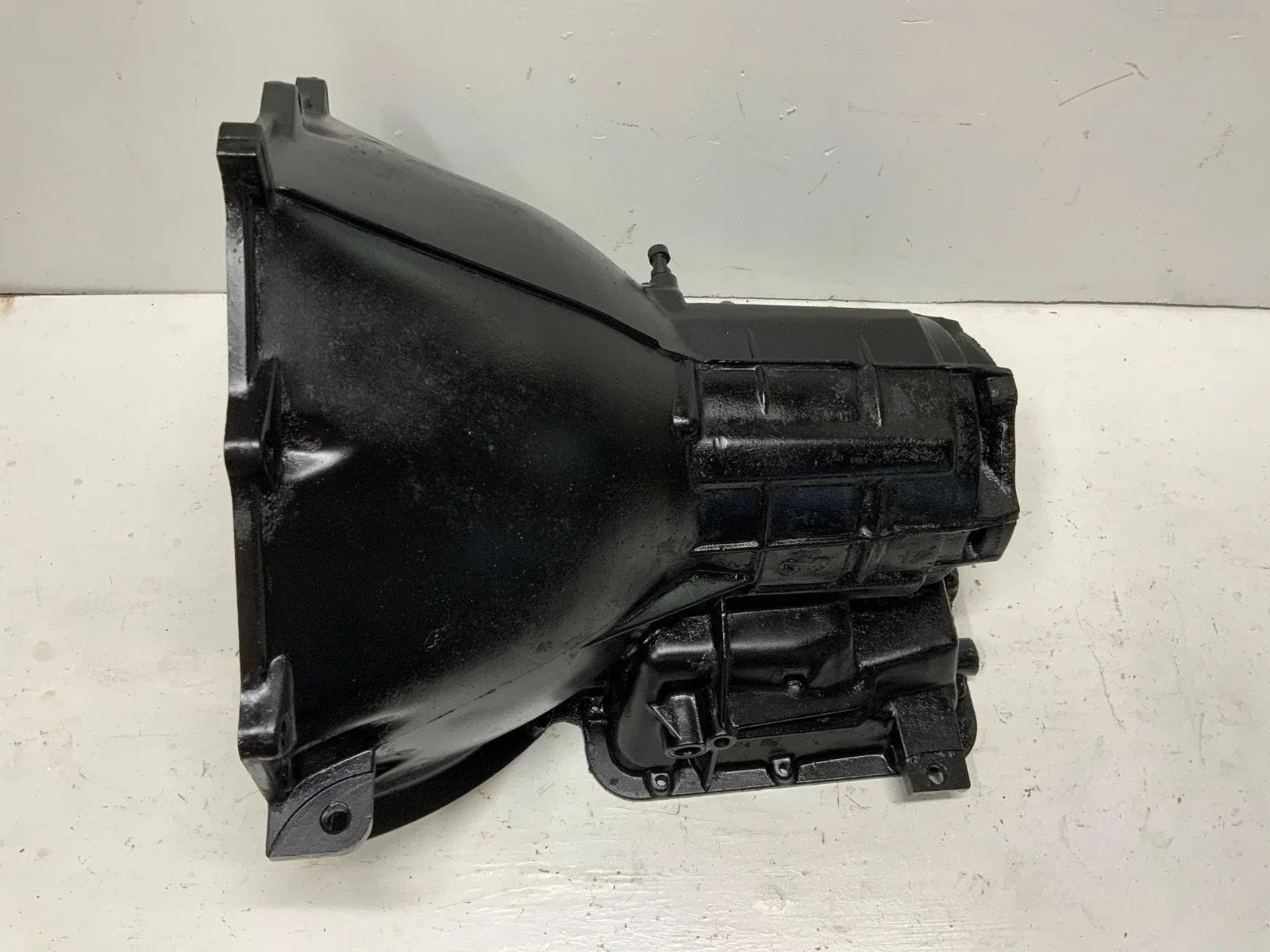 POWERGLIDE AUTOMATIC TRANSMISSION EMPTY MAIN HOUSING CASE ALUMINUM CHEVROLET image 3
