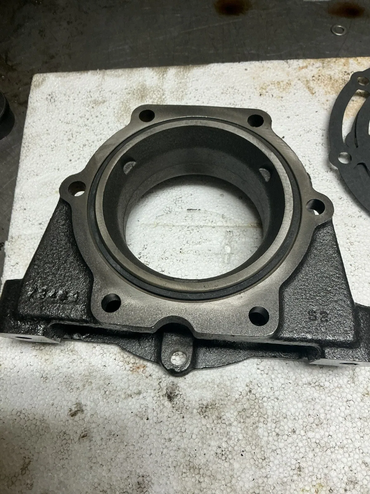 GM-CHEVROLET-GMC 4L80E EXTENSION / ADAPTER HOUSING, 4X4, 2 5/8" OAL, "15854927" image 3