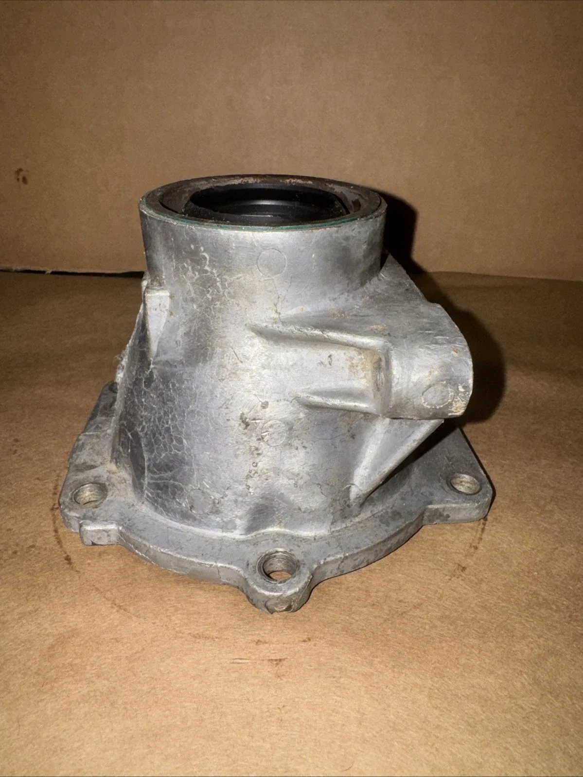GM 400 4 Inch Tail Housing, Large Bushing And Seal image 3