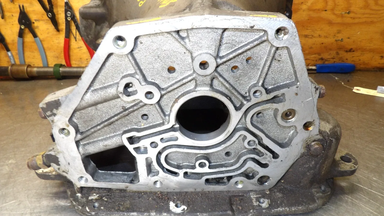 Chrysler  42RE  Automatic Transmission  "   Case  "  Very Good Condition image 3