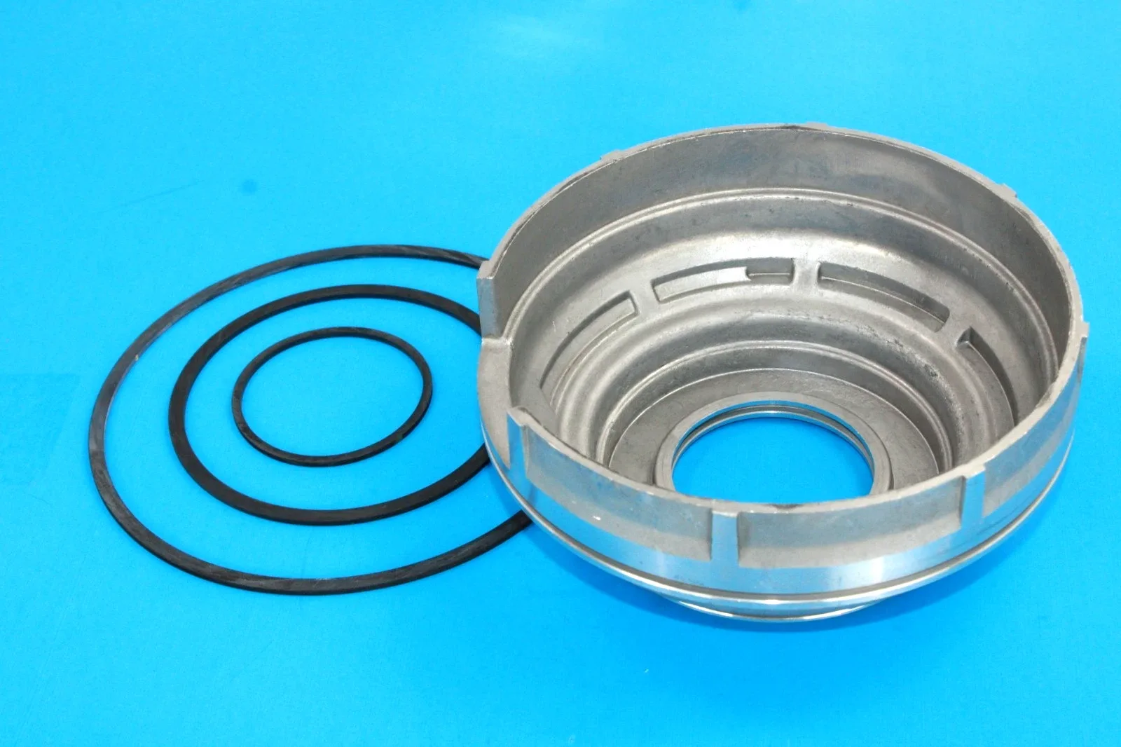 700R4 4L60E Low Reverse Clutch Piston & New Lathe Cut Seals Rear Of Case 4L65E