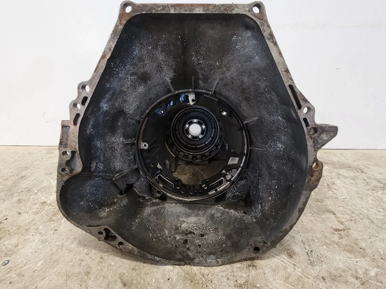1977-1979 Ford F150 351M 400 460 4WD C6 Automatic Transmission Bare Housing image 2