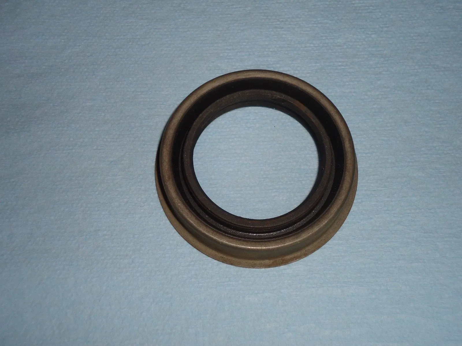 New NOS GM Transmission Rear Seal 8623743 TH400 Turbo 400 Muncie Super T-10 image 2