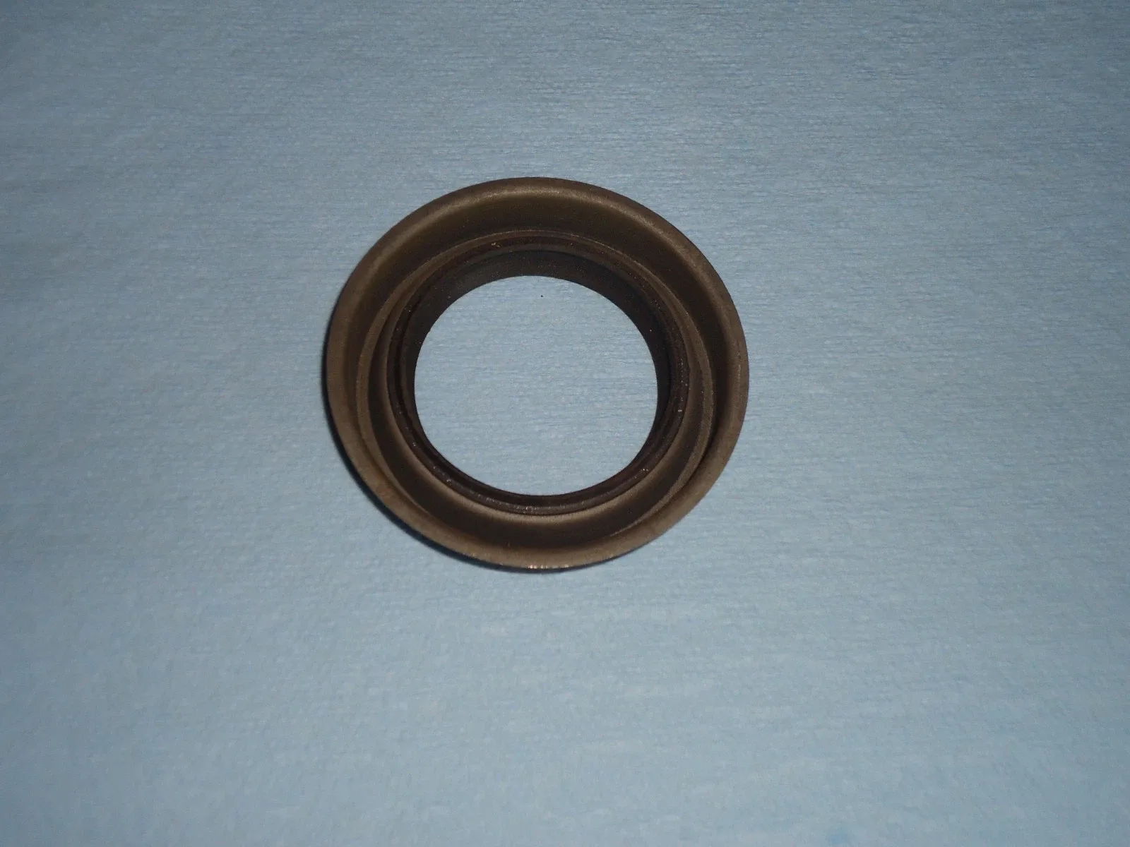 New NOS GM Transmission Rear Seal 8623743 TH400 Turbo 400 Muncie Super T-10