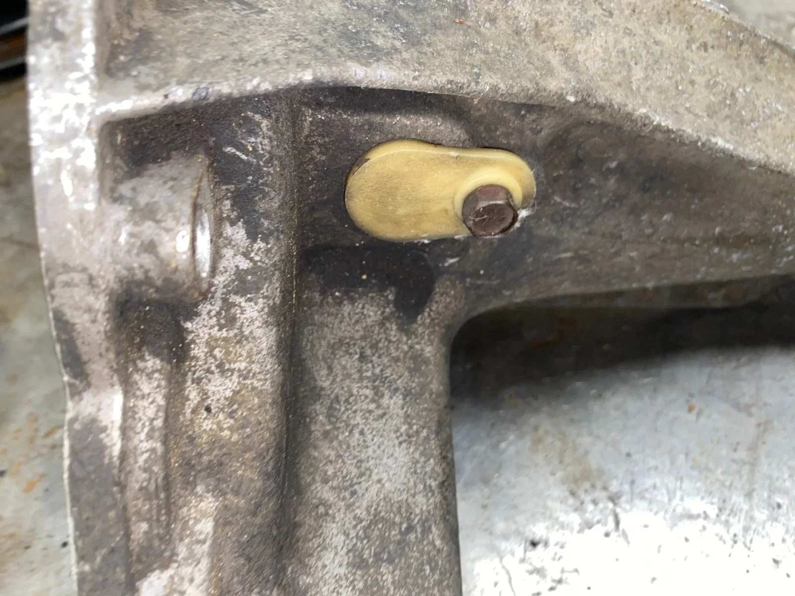 Ford E40D/4R100 2wd tail housing W/SPEED SENSOR HOLE ??? RF-E9TP-7A040-CE image 2