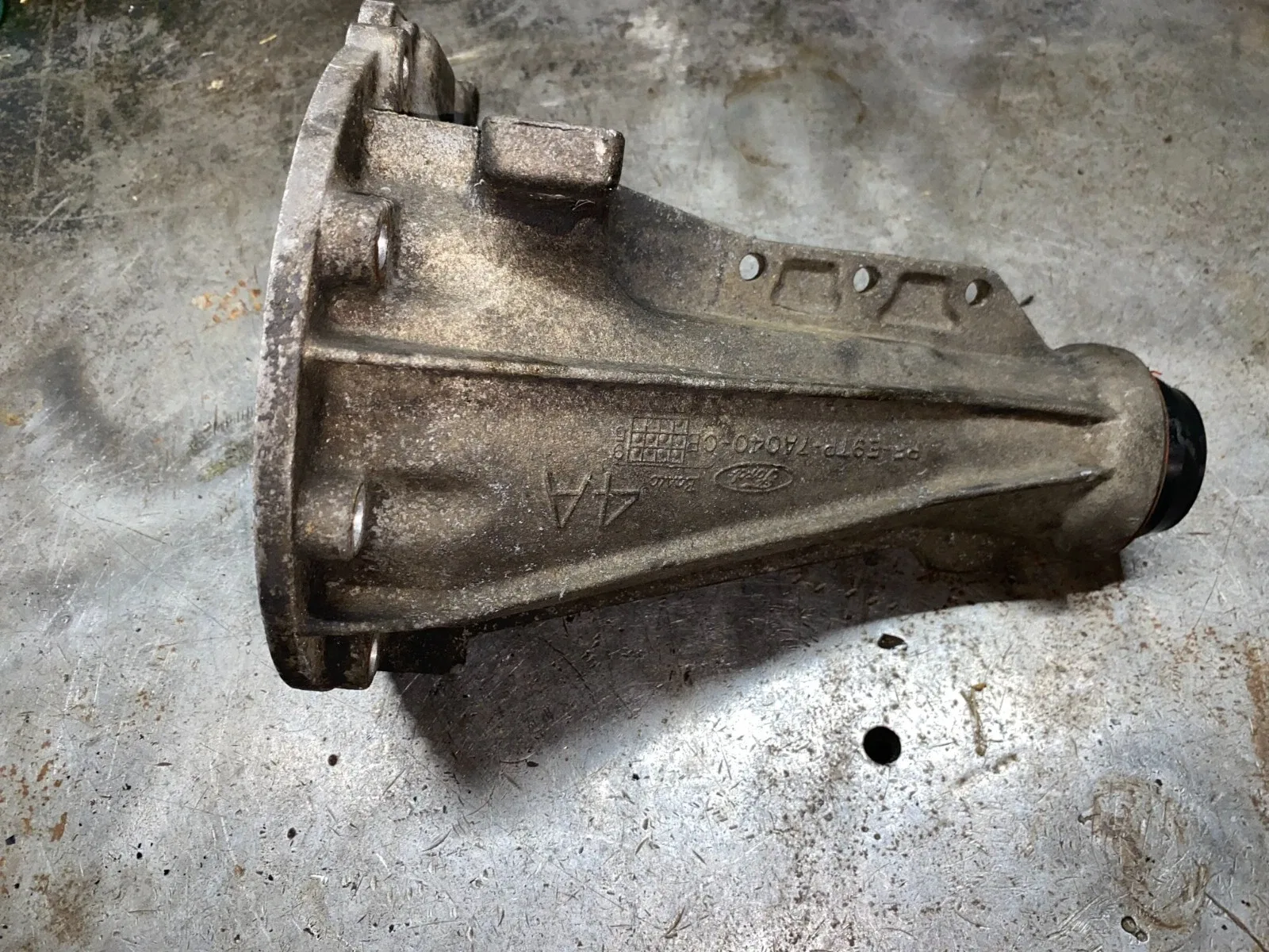 Ford E40D/4R100 2wd tail housing W/SPEED SENSOR HOLE ??? RF-E9TP-7A040-CE