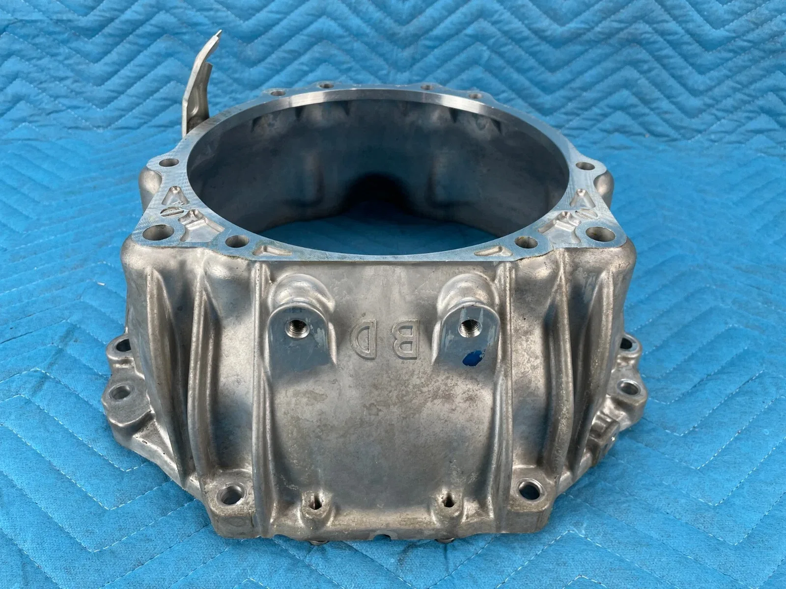Lexus LS430 6 speed Automatic Transmission Bell Housing w/ Bolts 2004-2006 OEM image 2