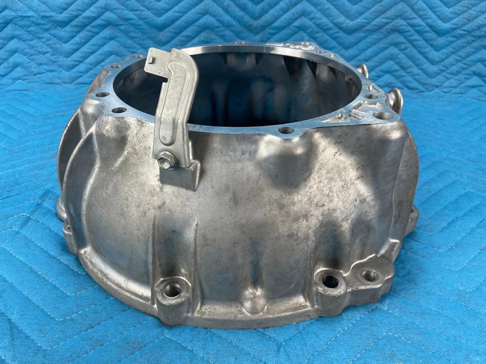 Lexus LS430 6 speed Automatic Transmission Bell Housing w/ Bolts 2004-2006 OEM image 3