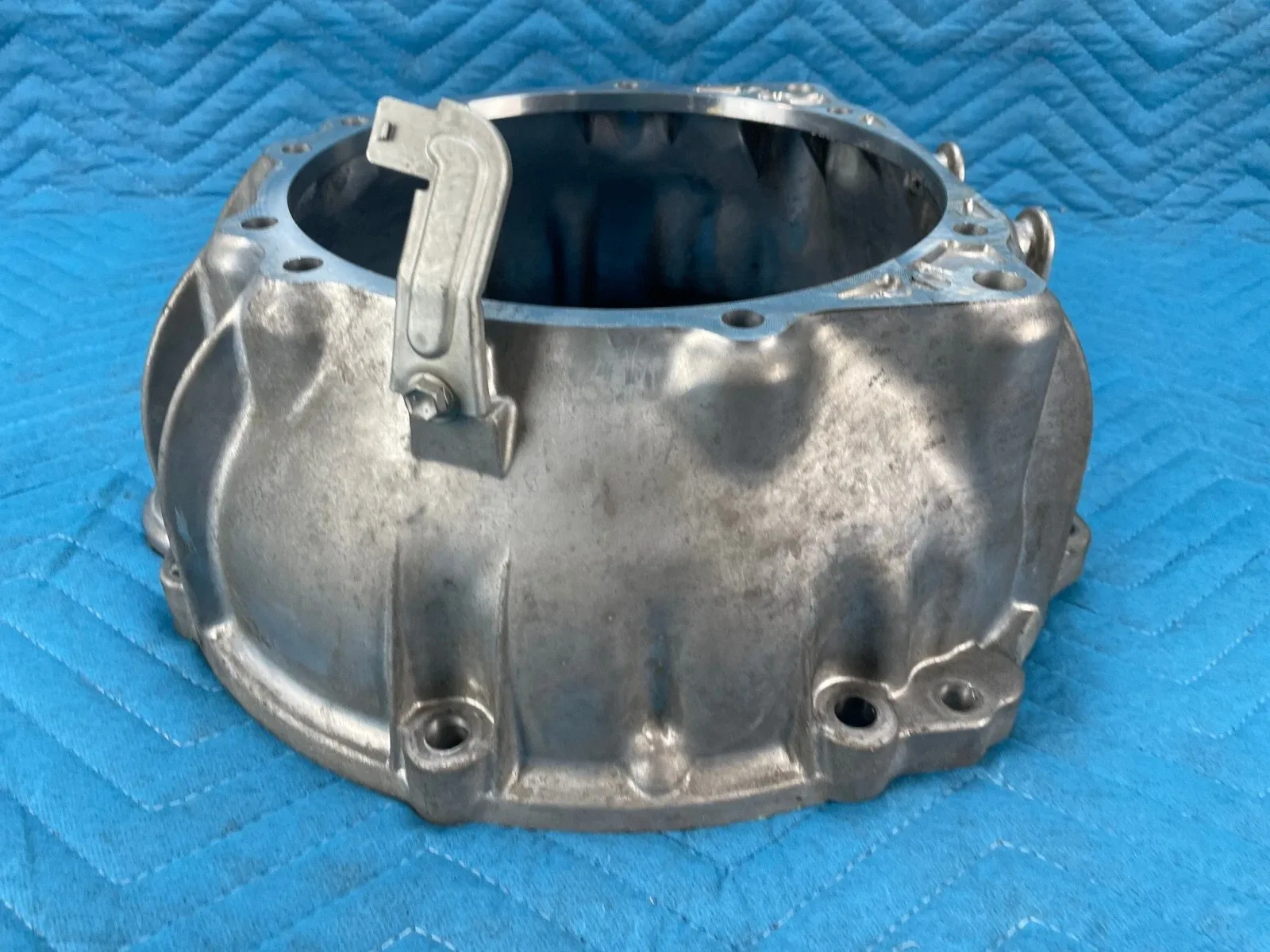 Lexus LS430 6 speed Automatic Transmission Bell Housing w/ Bolts 2004-2006 OEM image 4