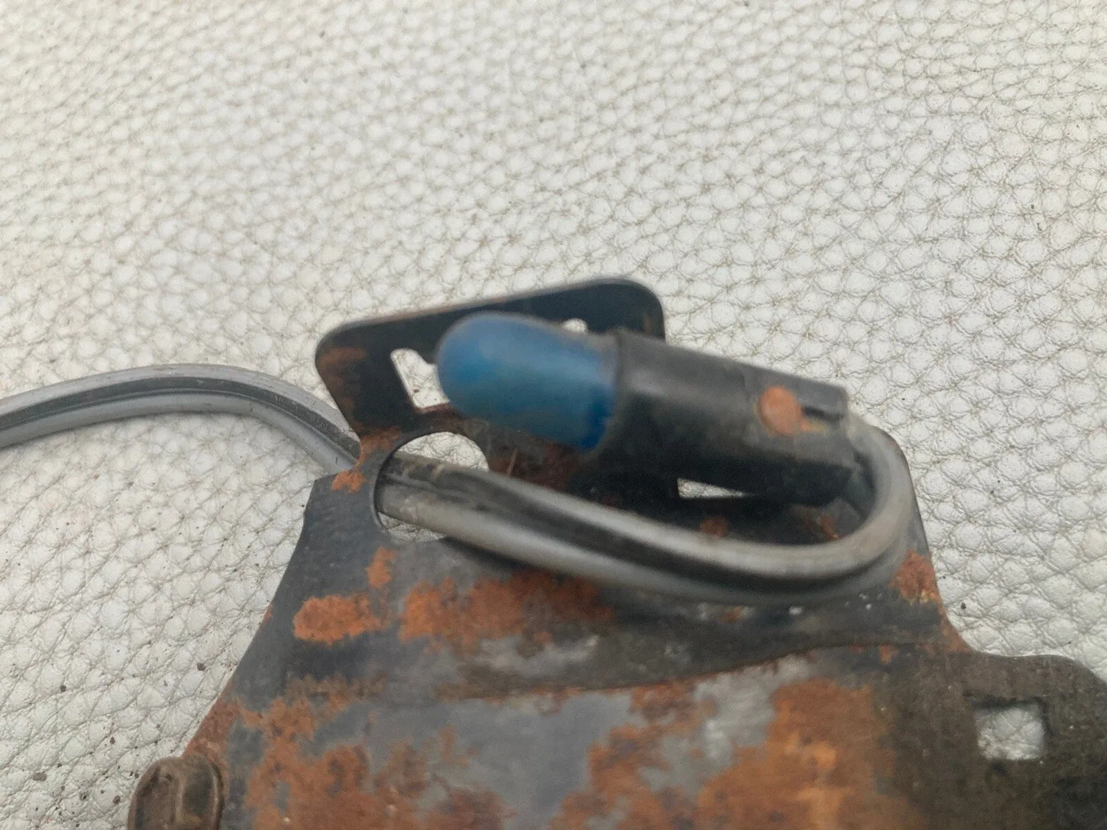 Jeep Wrangler YJ OEM AUTOMATIC INDICATOR HOUSING LIGHT BULB Blue 87-95 PRND2L image 3