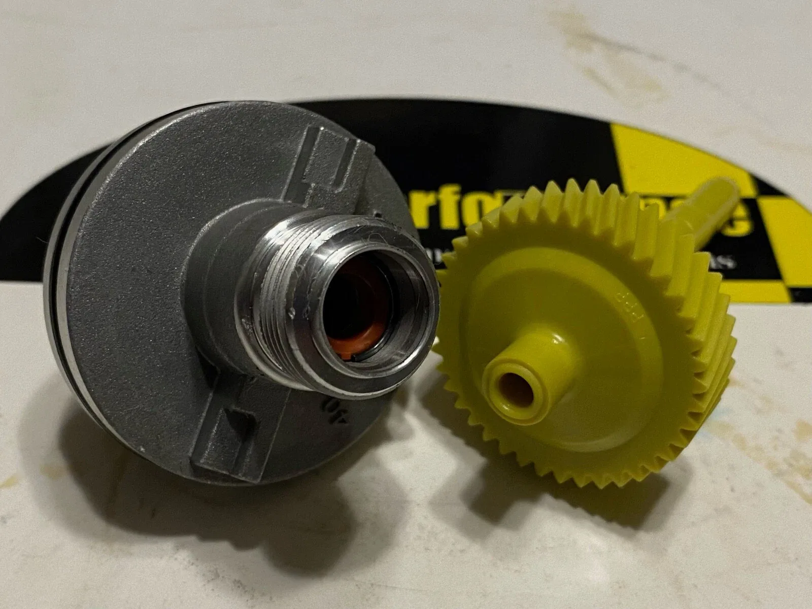 700R4 41 Tooth Speedometer Driven Gear & Matching Speedometer Gear Housing