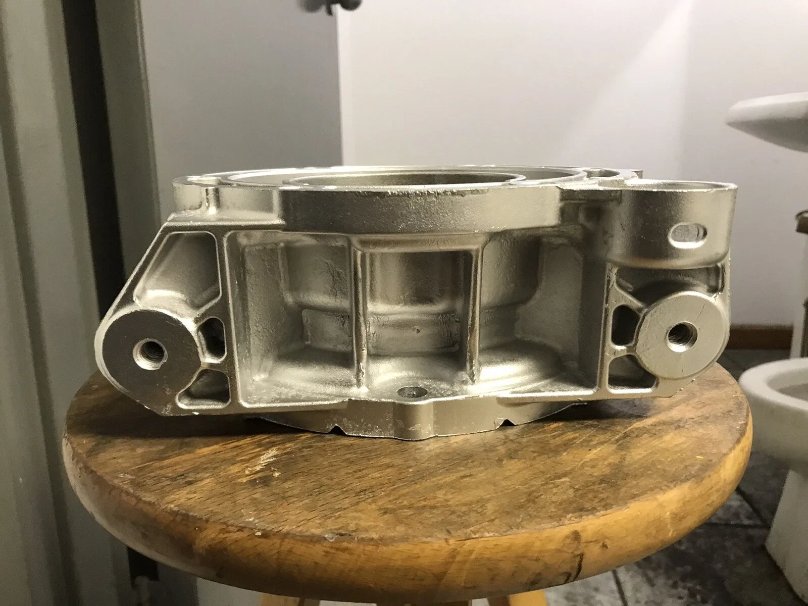 GM CHEVY 6L80 ,6L90 TRANSMISSION EXTENSIIN HOUSING 4X4 CAST # 24241166 ,2009-UP image 2