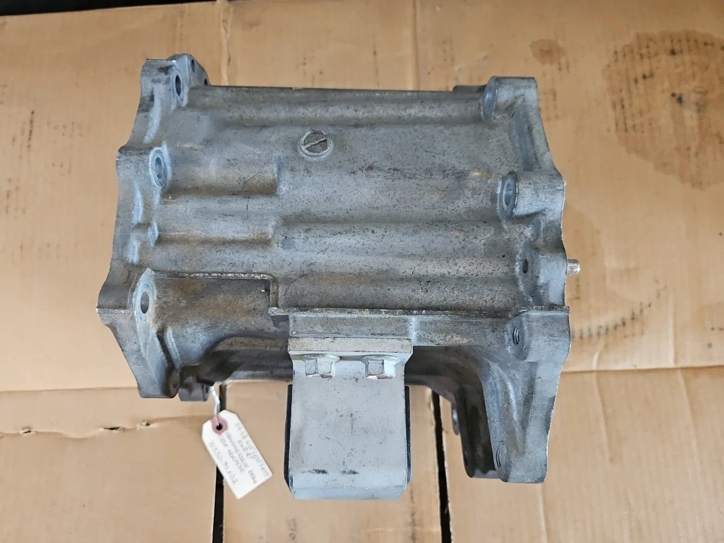 04-08 Infiniti G35 FX 35 FX45 AWD AT Transmission Rear Tail Adapter 31330-90X02 image 2