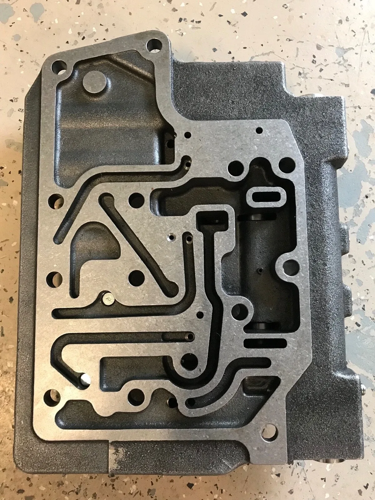New Dana Spicer Off Highway Electric Control Valve Group Housing Cover 244051 image 2