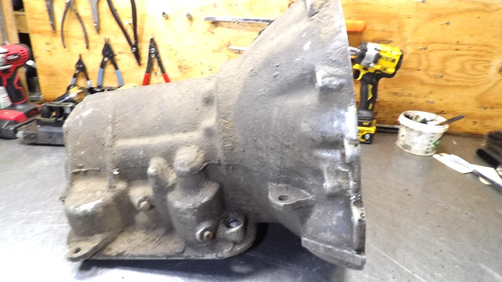 Chrysler  904  Automatic Transmission  " Case "  Very Good /  No Pitting-or Heat image 4
