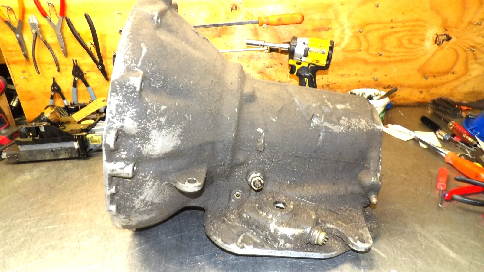 Chrysler  904  Automatic Transmission  " Case "  Very Good /  No Pitting-or Heat