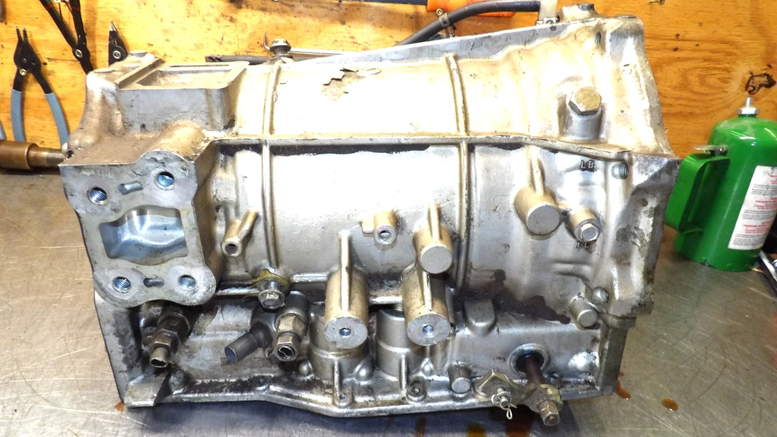 Isuzu - Aisin   450-43LE  Automatic Transmission  " Case "  very good condition image 2