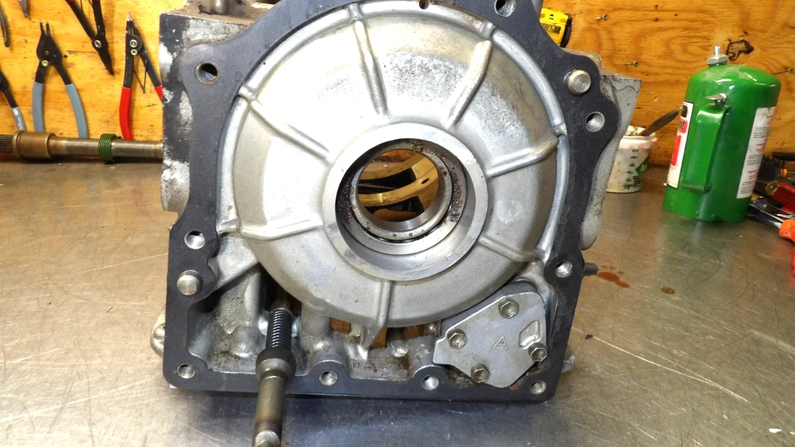 Isuzu - Aisin   450-43LE  Automatic Transmission  " Case "  very good condition image 3
